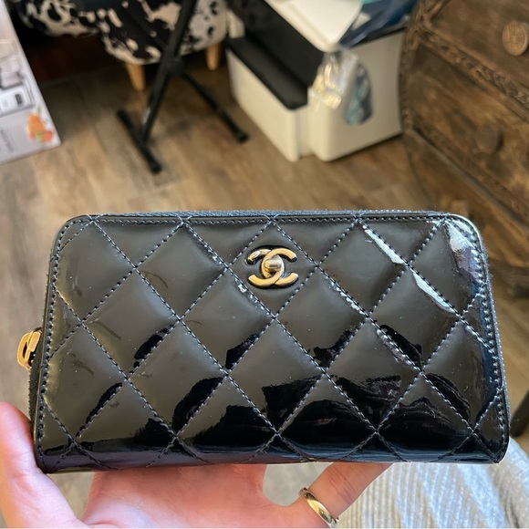 Chanel zipped small wallet - Picture 1 of 6